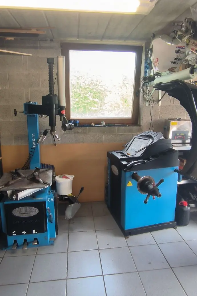 Service de montage de pneu à Mettet